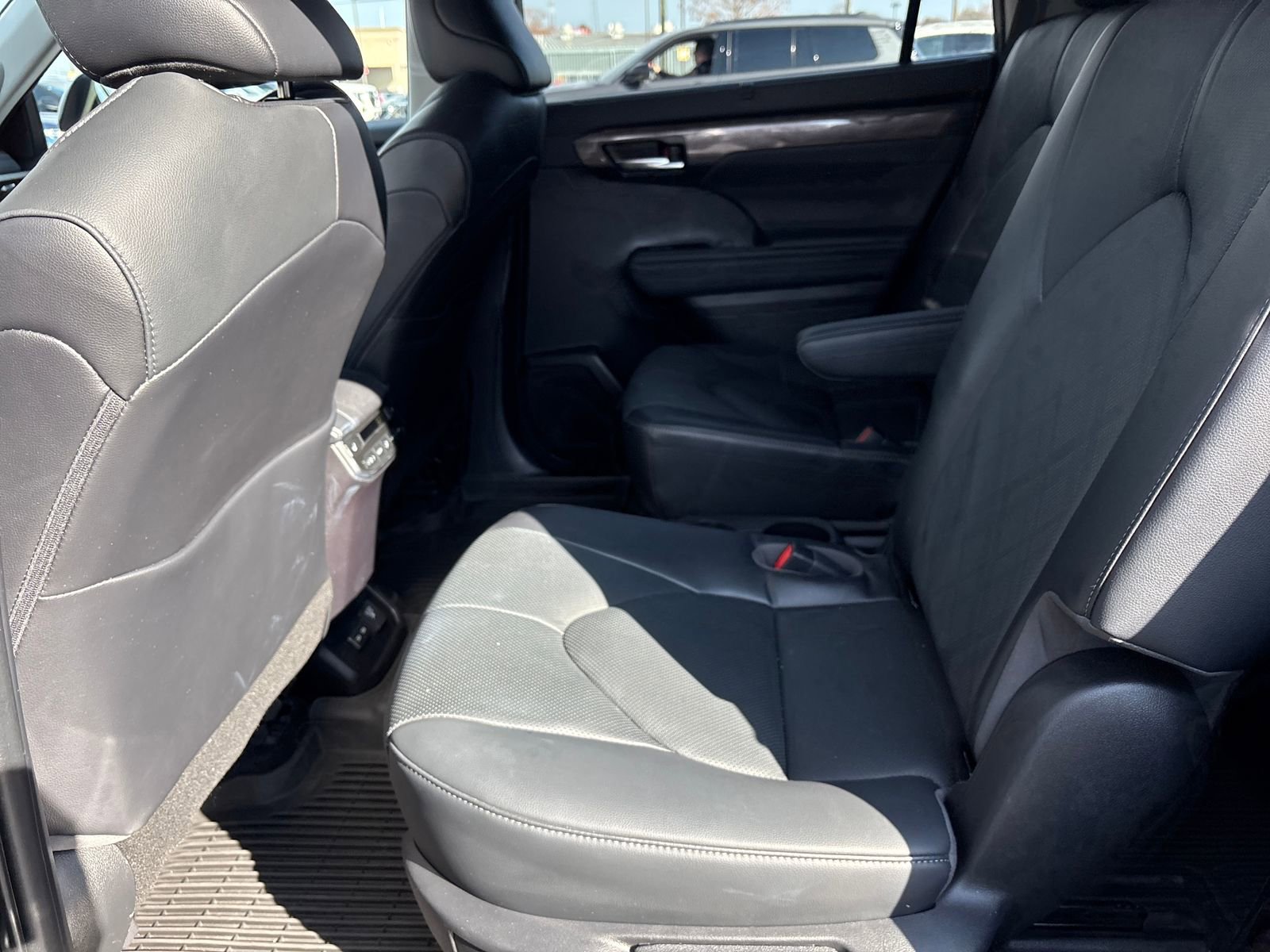Used 2023 Toyota Highlander Platinum image 26