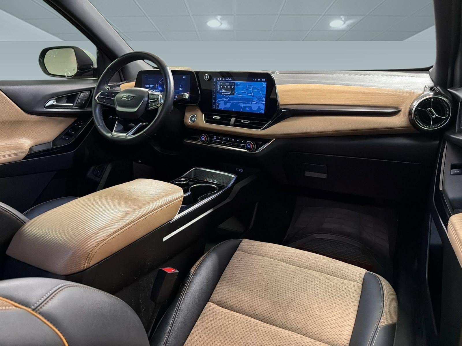 Used 2025 Chevrolet Equinox ACTIV w/ Safety and Technology Package AWD/4WD image 29