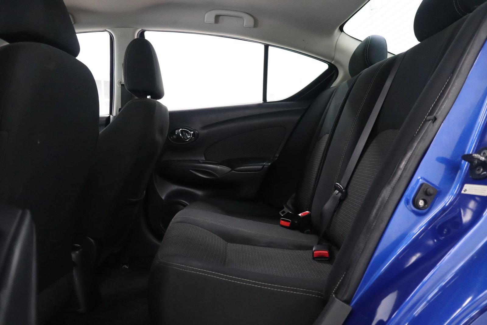 Used 2015 Nissan Versa SV FWD image 17