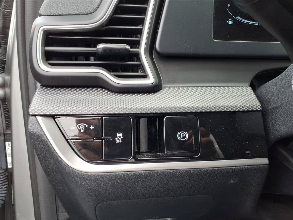 Used 2025 Kia Sportage LX AWD/4WD image 17