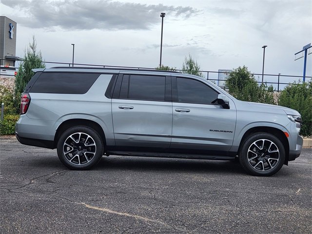 Used 2023 Chevrolet Suburban RST image 2