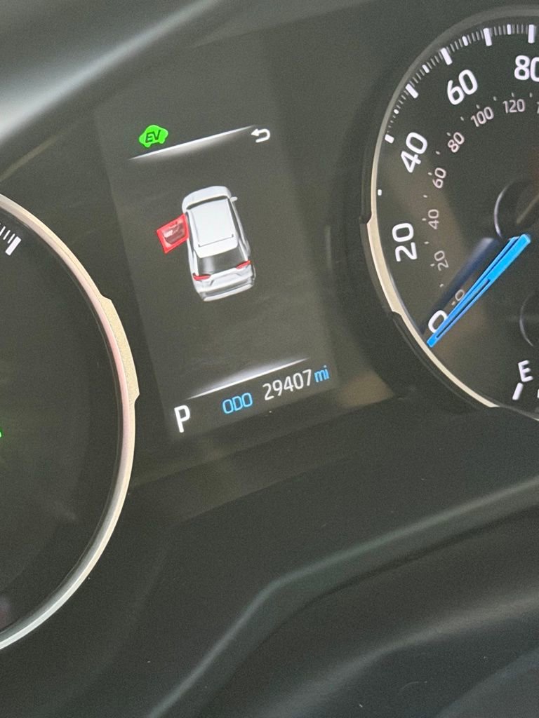 Used 2022 Toyota RAV4 SE image 10