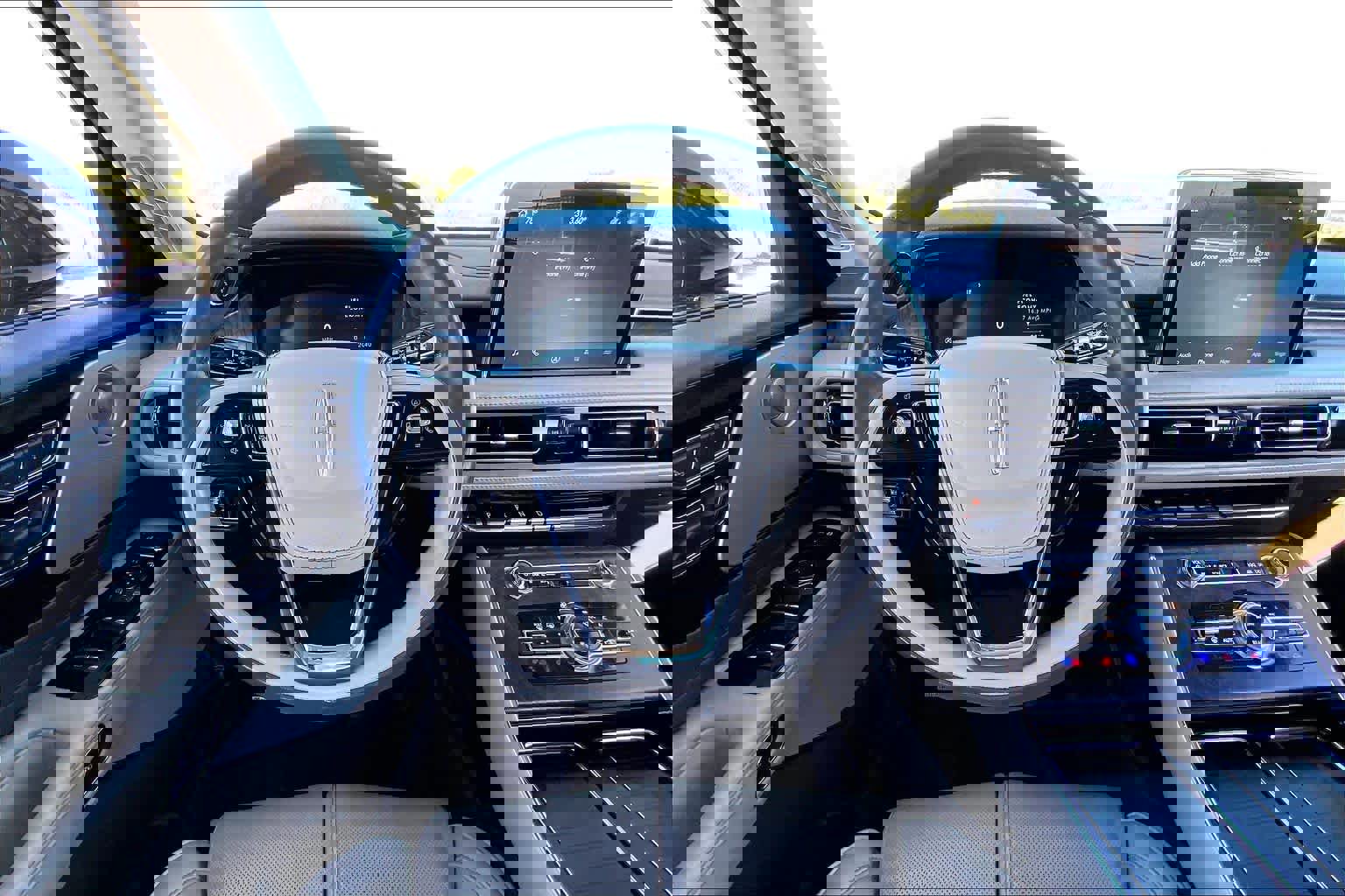 Used 2022 Lincoln Aviator Reserve w/ Equipment Group 201A image 6