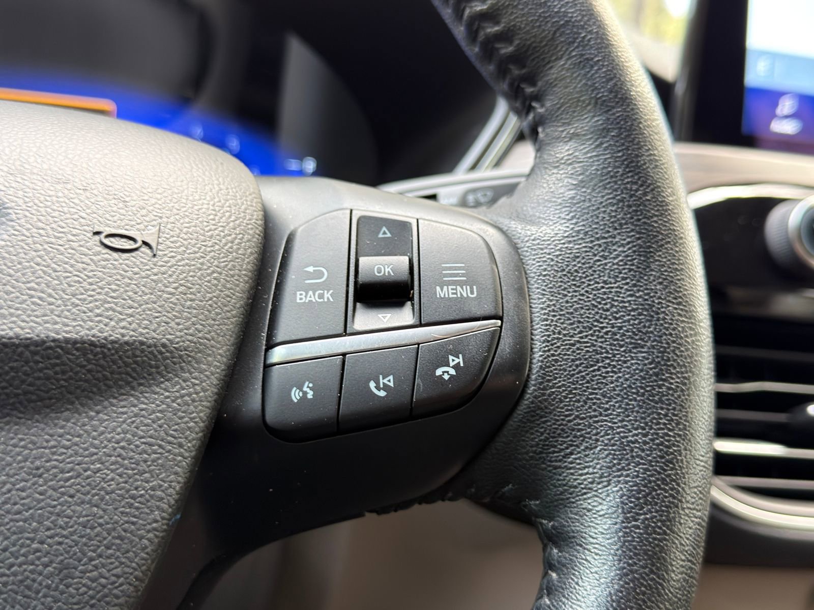 Used 2020 Ford Escape Titanium image 25