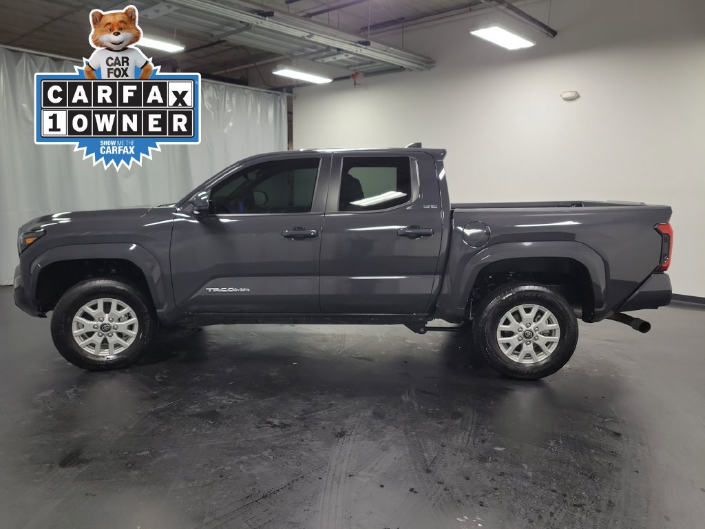 Used 2025 Toyota Tacoma SR5 AWD/4WD image 5