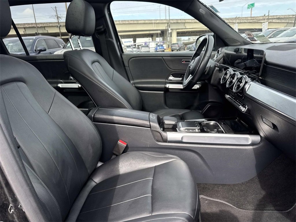 Used 2022 Mercedes-Benz GLB 250 image 25