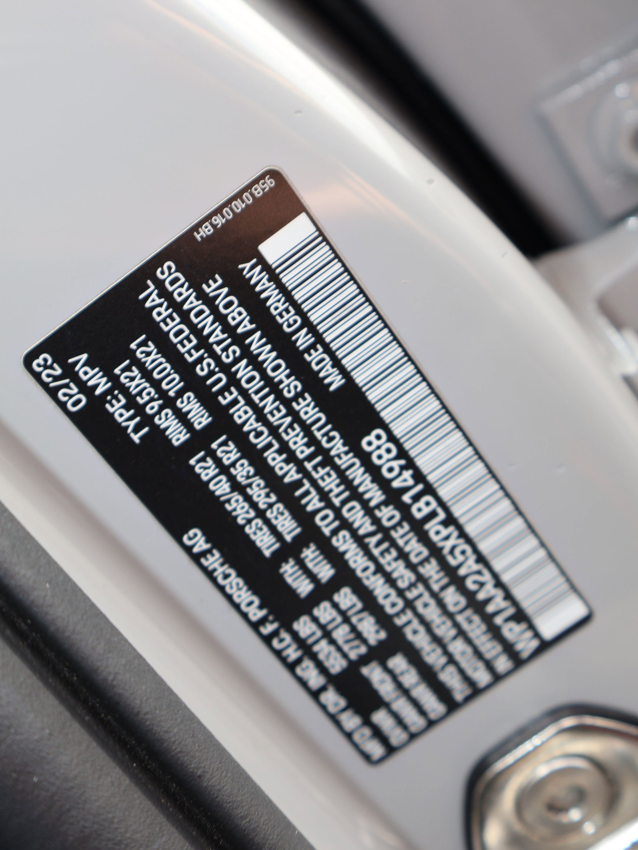 Certified 2023 Porsche Macan image 30