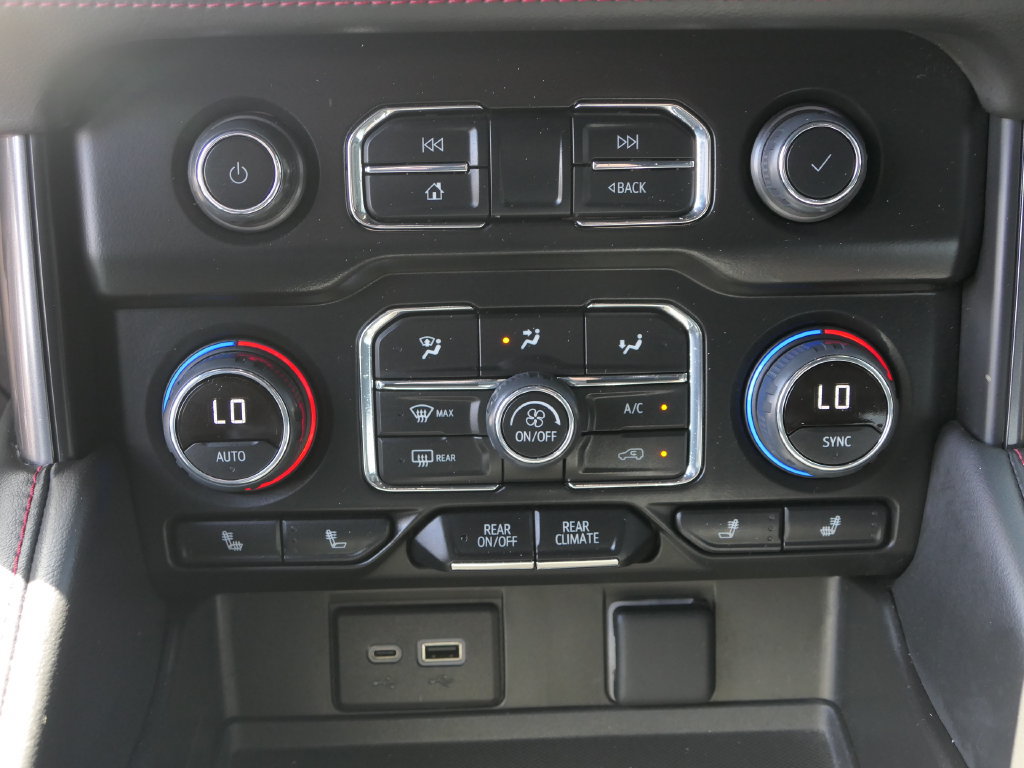 Used 2024 Chevrolet Suburban RST RWD image 20