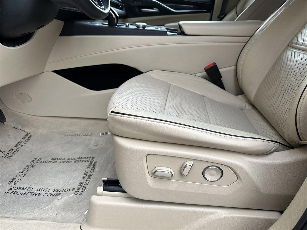 Used 2024 Cadillac Escalade Premium Luxury image 11