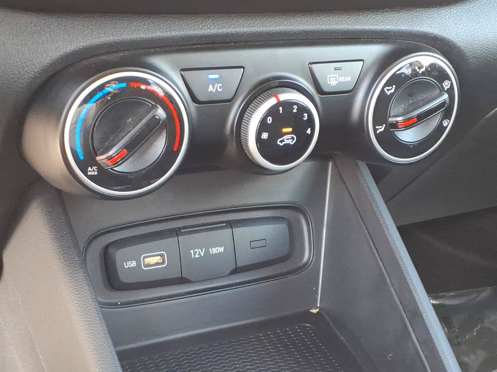Used 2022 Hyundai Venue SE FWD image 30