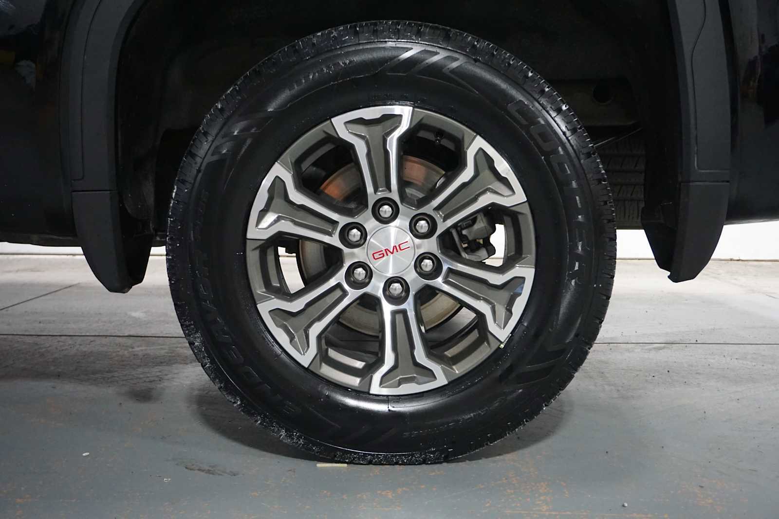 Certified 2025 GMC Sierra 1500 SLT image 9