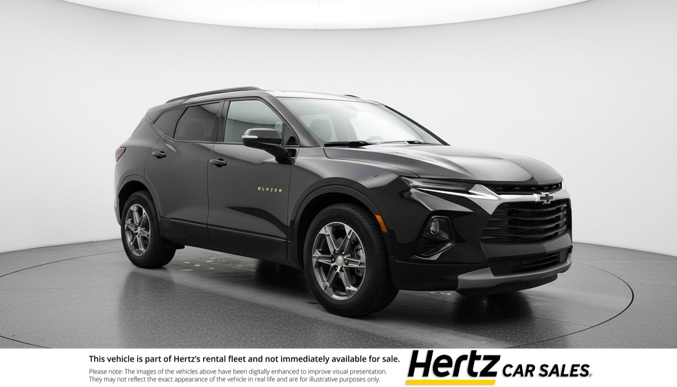 Used 2025 Chevrolet Blazer LT image 1