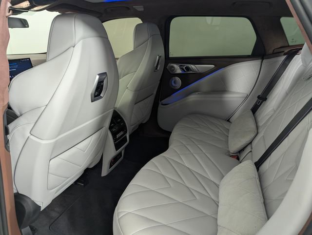 Used 2024 BMW XM AWD/4WD image 17