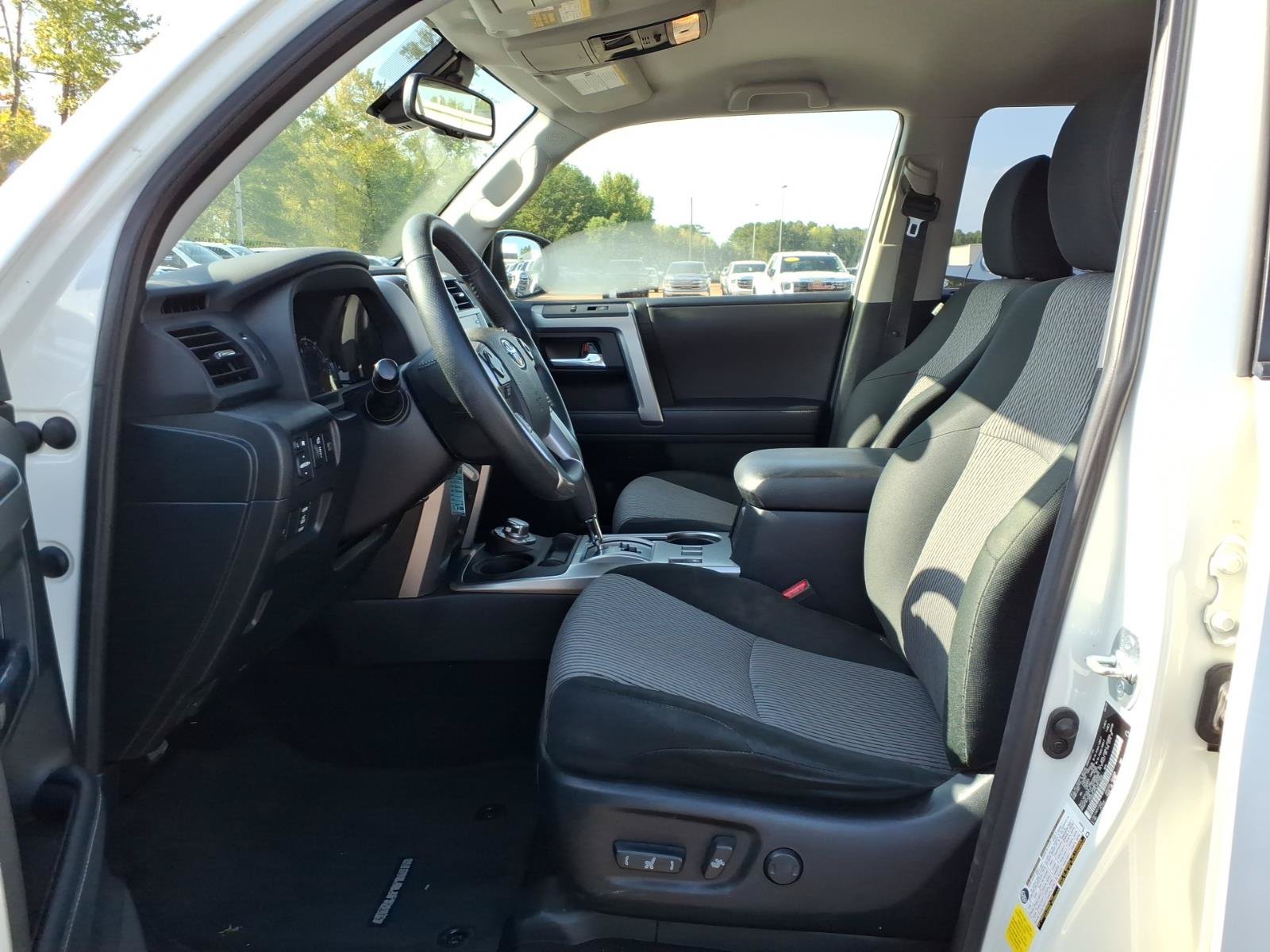 Used 2020 Toyota 4Runner SR5 AWD/4WD image 18