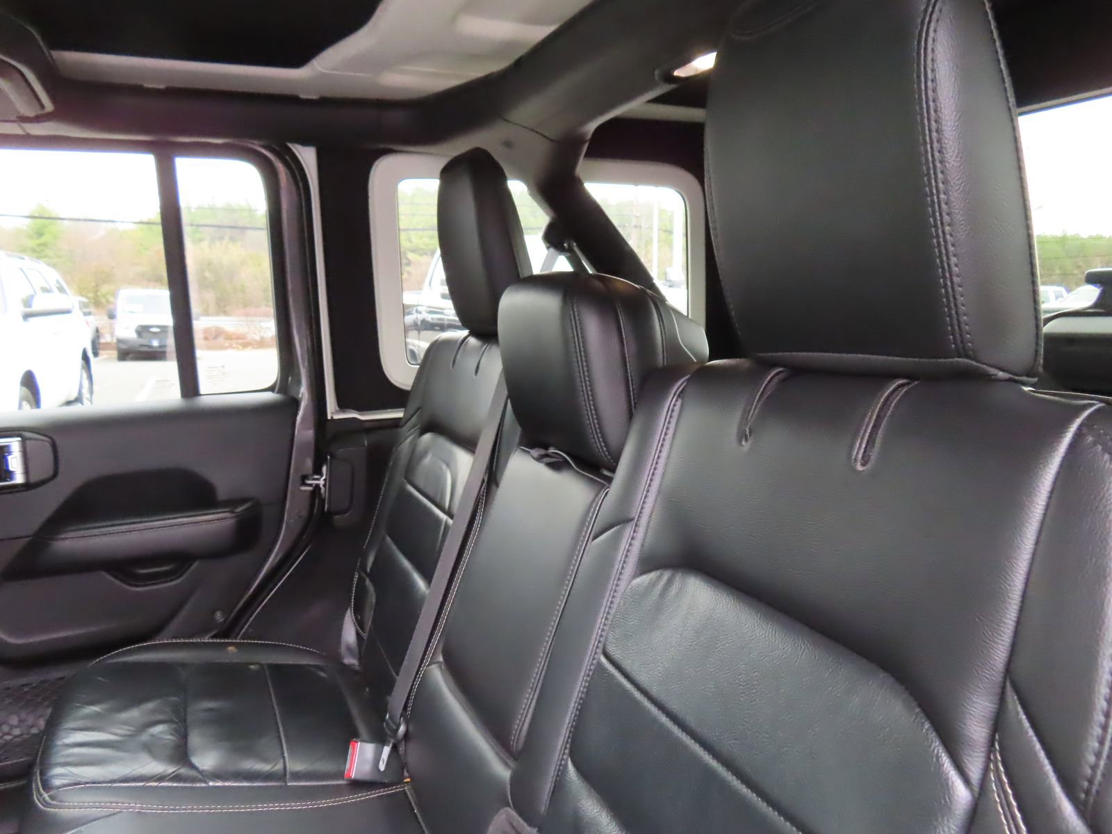 Used 2018 Jeep Wrangler Unlimited Sahara w/ LED Lighting Group image 30