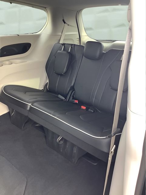 Certified 2024 Chrysler Pacifica Limited image 21