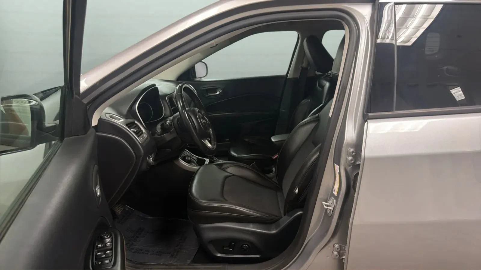 Used 2018 Jeep Compass Latitude w/ Popular Equipment Group AWD/4WD image 20
