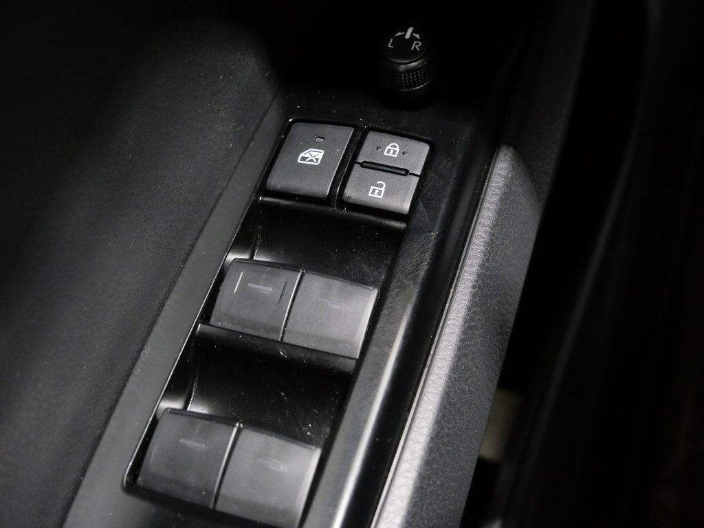 Used 2025 Toyota Camry SE image 13