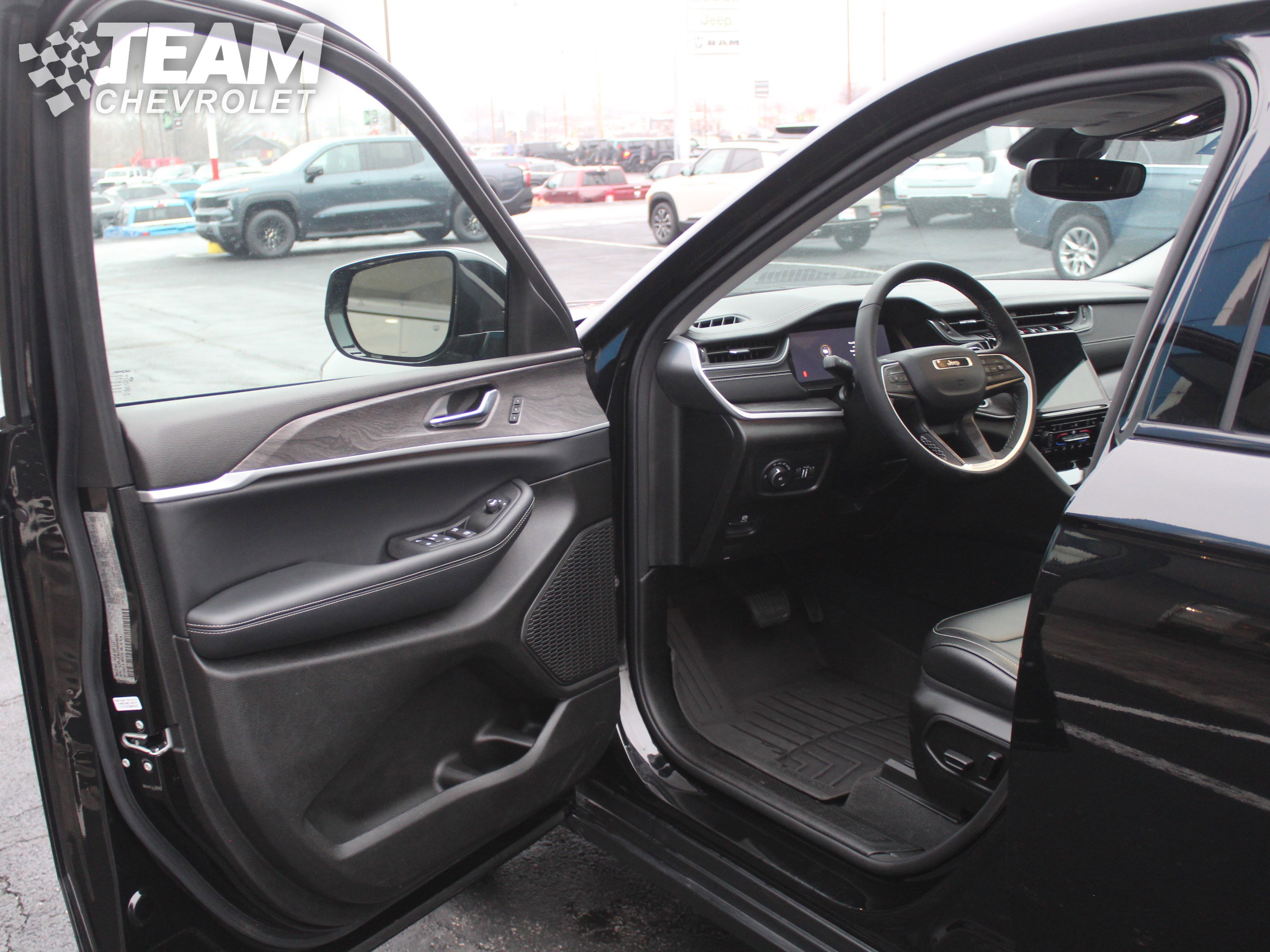 Used 2024 Jeep Grand Cherokee L Limited image 10