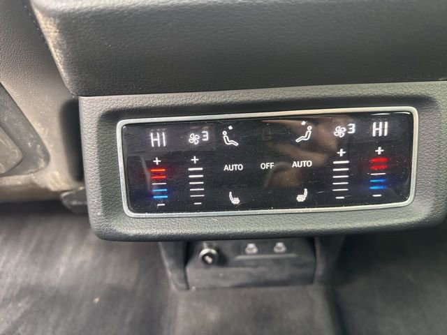 Used 2023 Audi e-tron Premium Plus w/ Premium Plus Package image 35