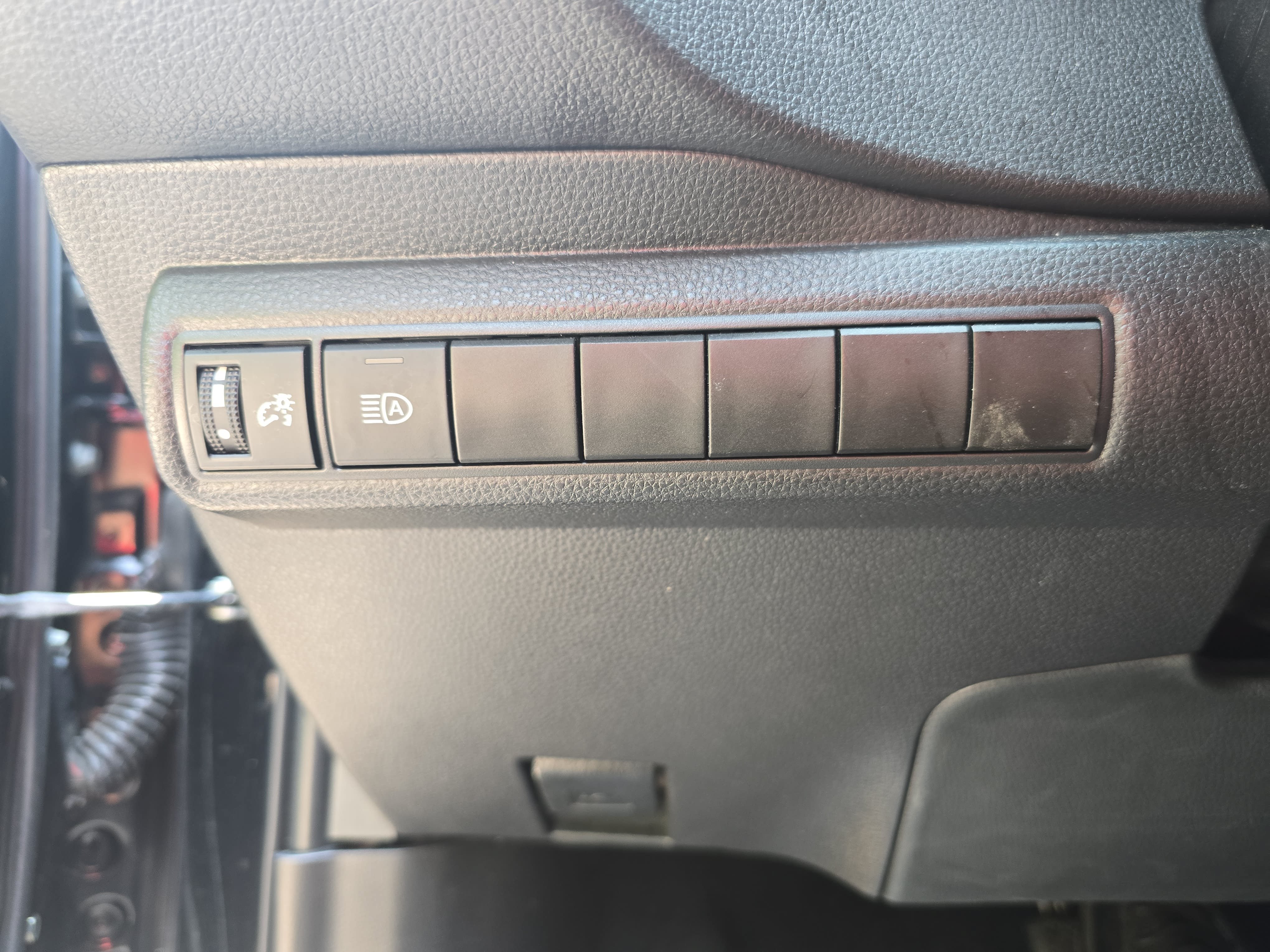 Used 2024 Toyota Corolla SE w/ SE Premium Package FWD image 23