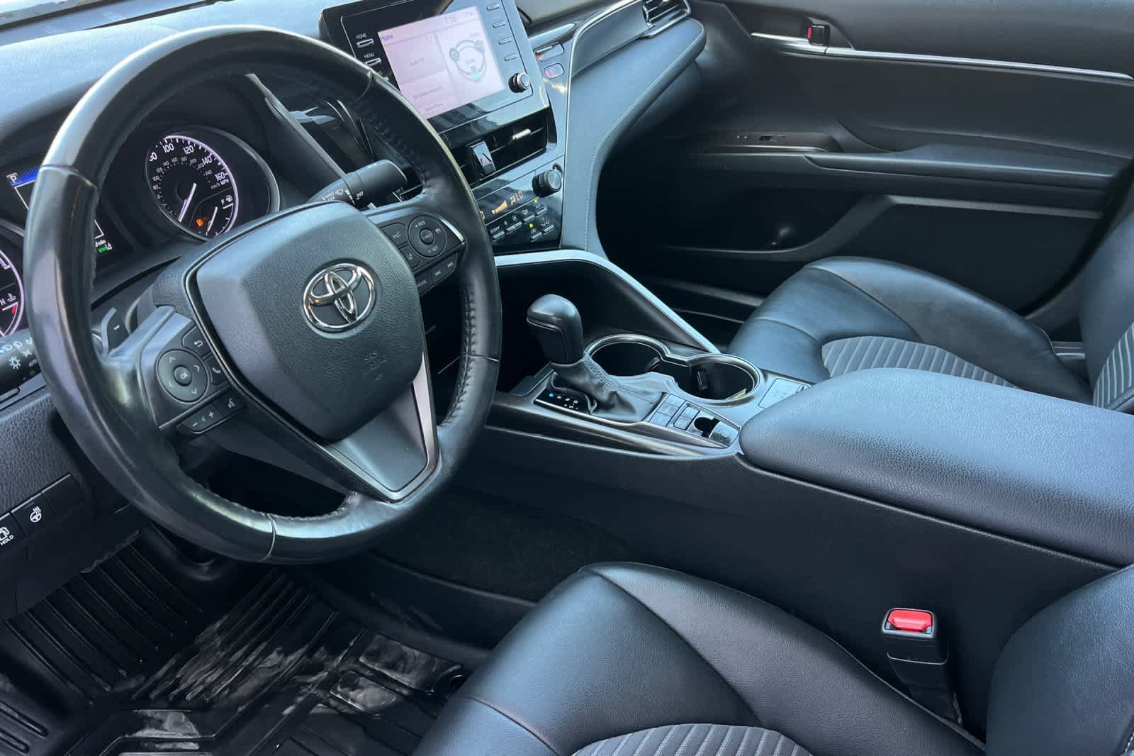 Used 2022 Toyota Camry SE w/ Cold Weather Package FWD image 12