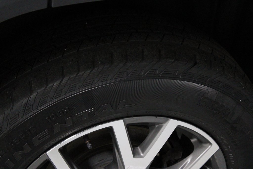 Used 2023 GMC Acadia SLE w/ Driver Convenience Package image 16