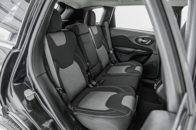 Used 2014 Jeep Cherokee Latitude image 31