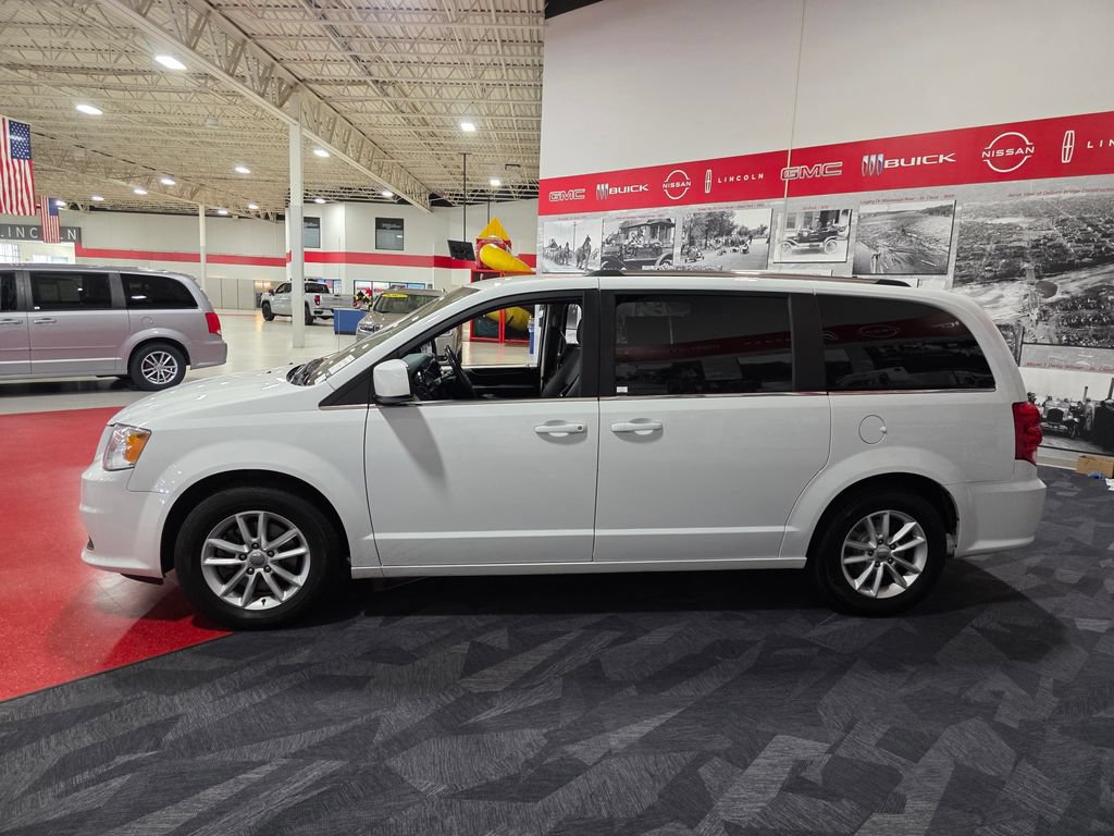 Used 2020 Dodge Grand Caravan SXT w/ Rear Park Assist Package FWD image 7