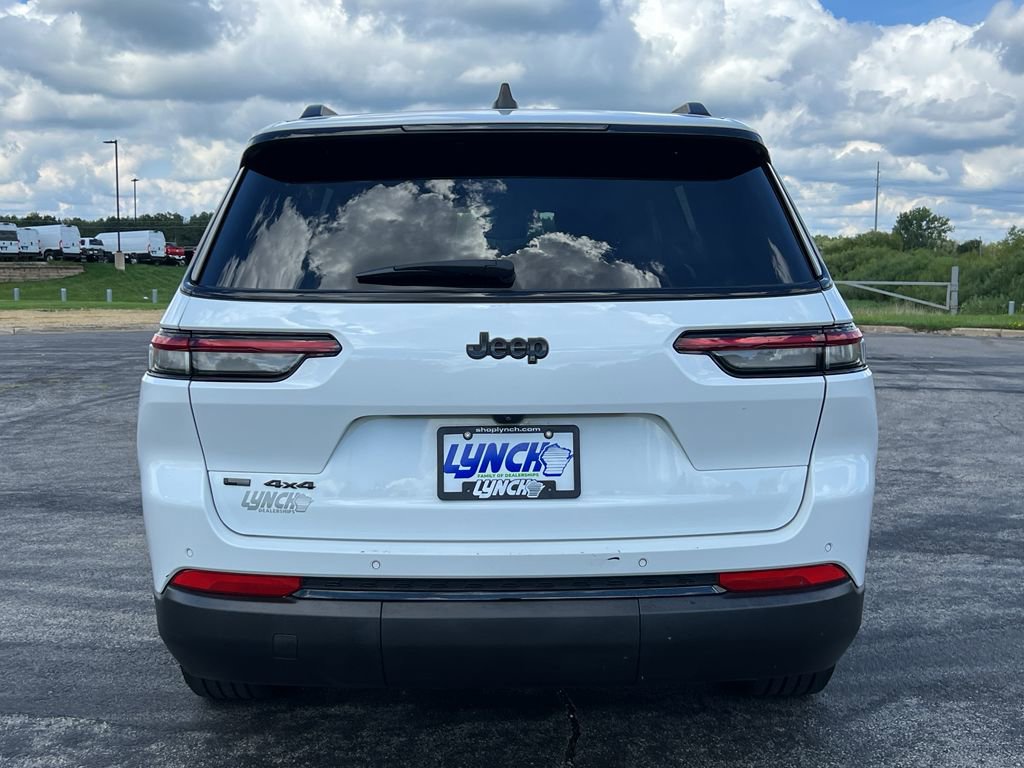 Used 2023 Jeep Grand Cherokee L Laredo image 3