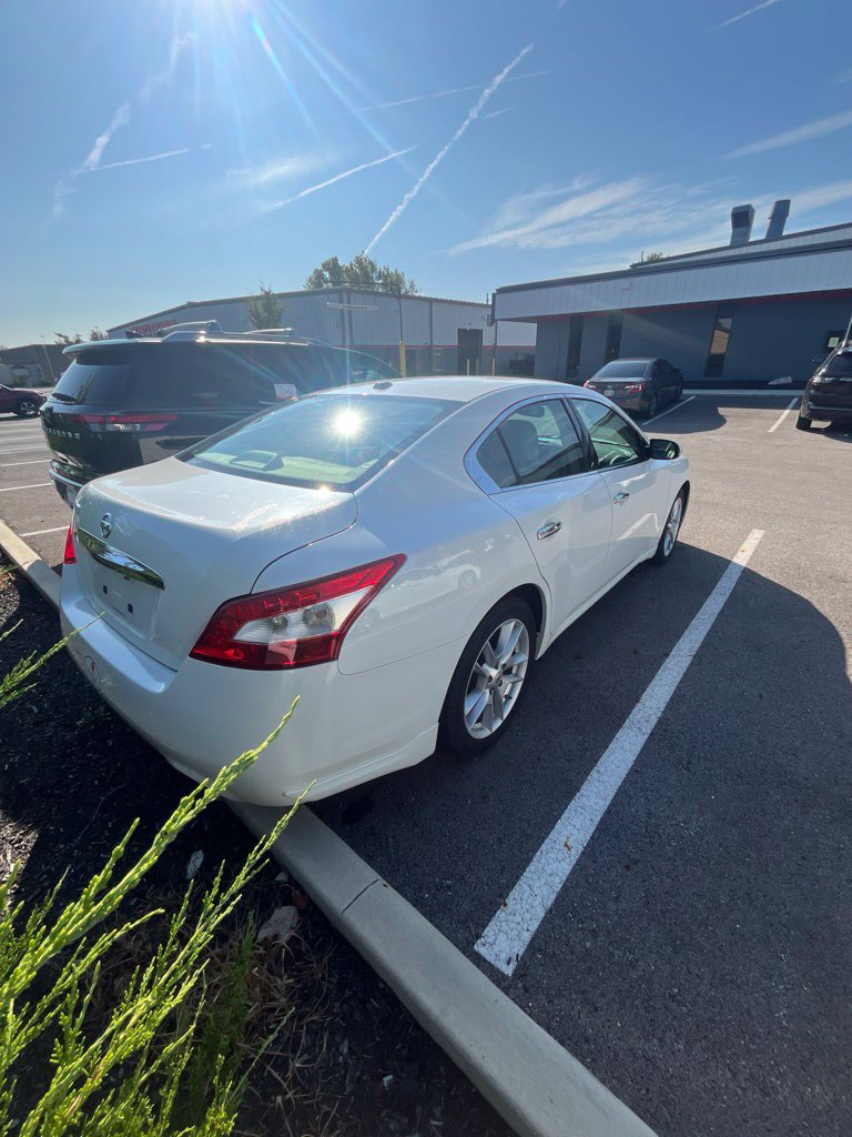 Used 2010 Nissan Maxima 3.5 SV w/ Monitor Pkg FWD image 3