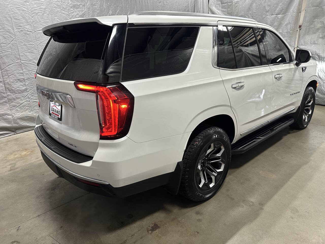 Used 2023 GMC Yukon SLT image 5