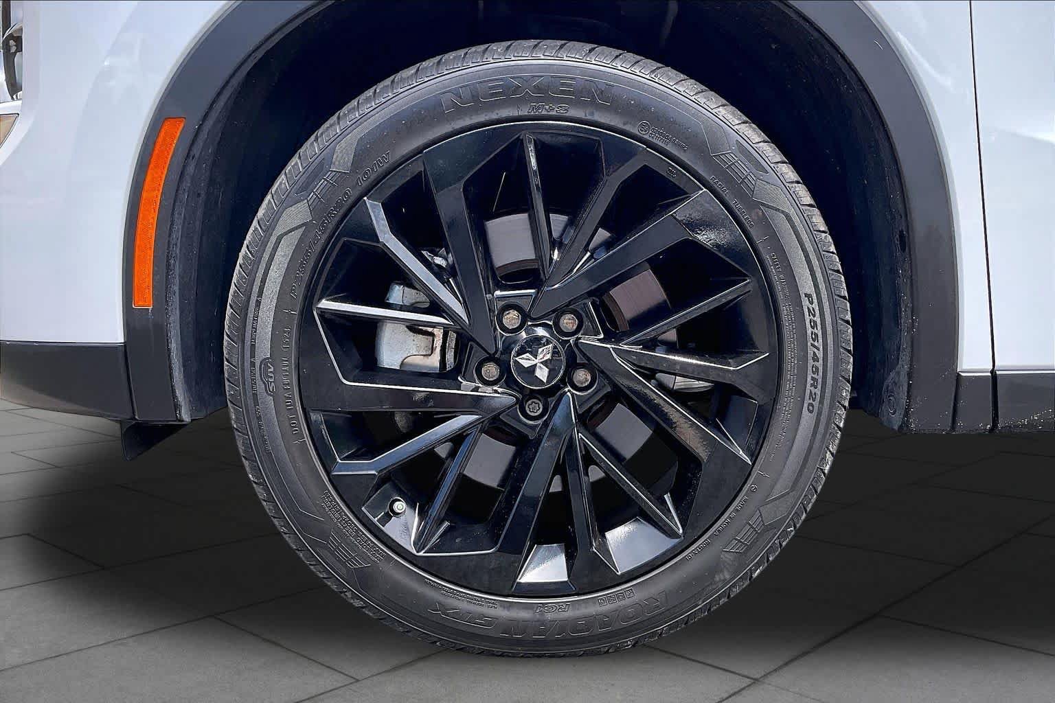 Used 2023 Mitsubishi Outlander SE Black Edition FWD image 10