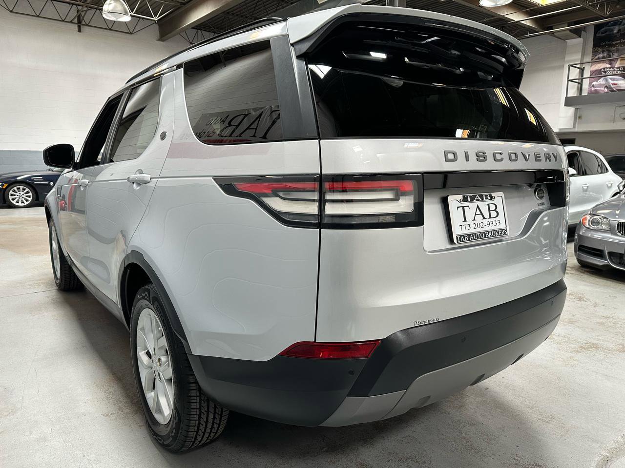 Used 2018 Land Rover Discovery SE AWD/4WD image 5