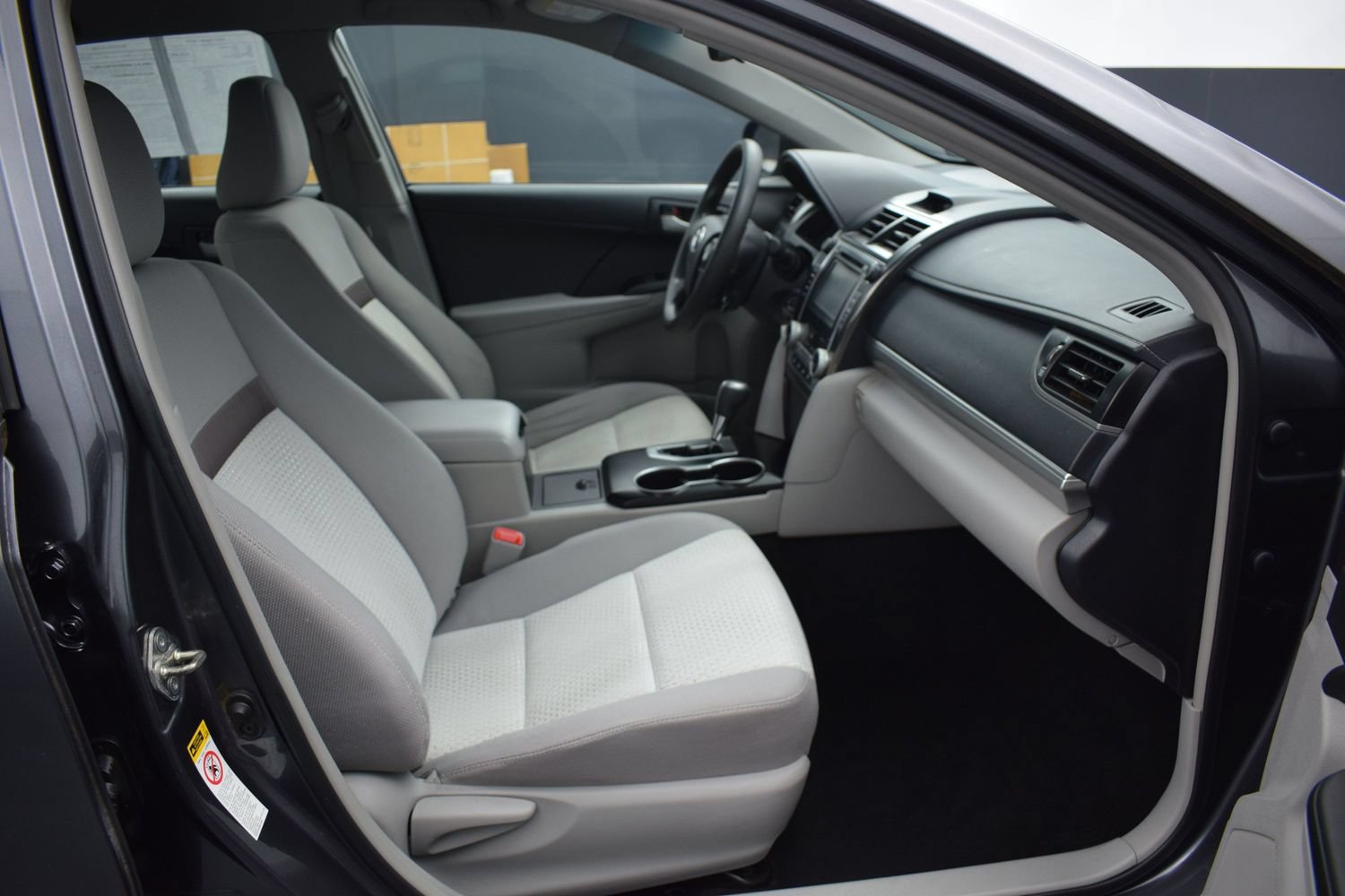 Used 2014 Toyota Camry LE FWD image 10