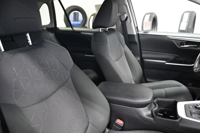 Used 2024 Toyota RAV4 XLE AWD/4WD image 9