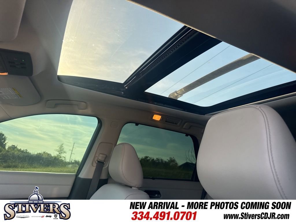 Used 2022 Nissan Pathfinder SL w/ SL Premium Package image 16