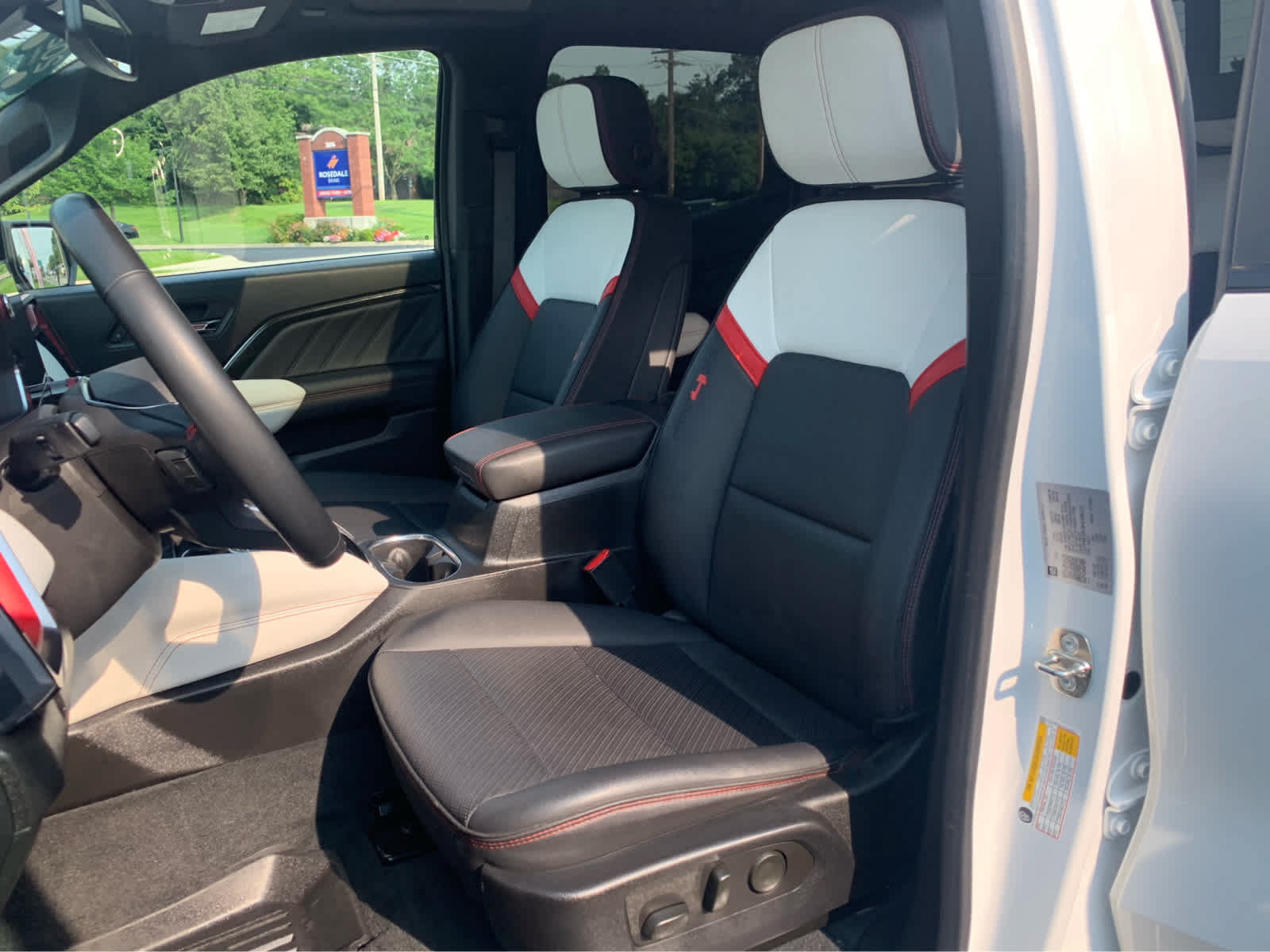 Used 2023 GMC Canyon AT4X AWD/4WD image 11