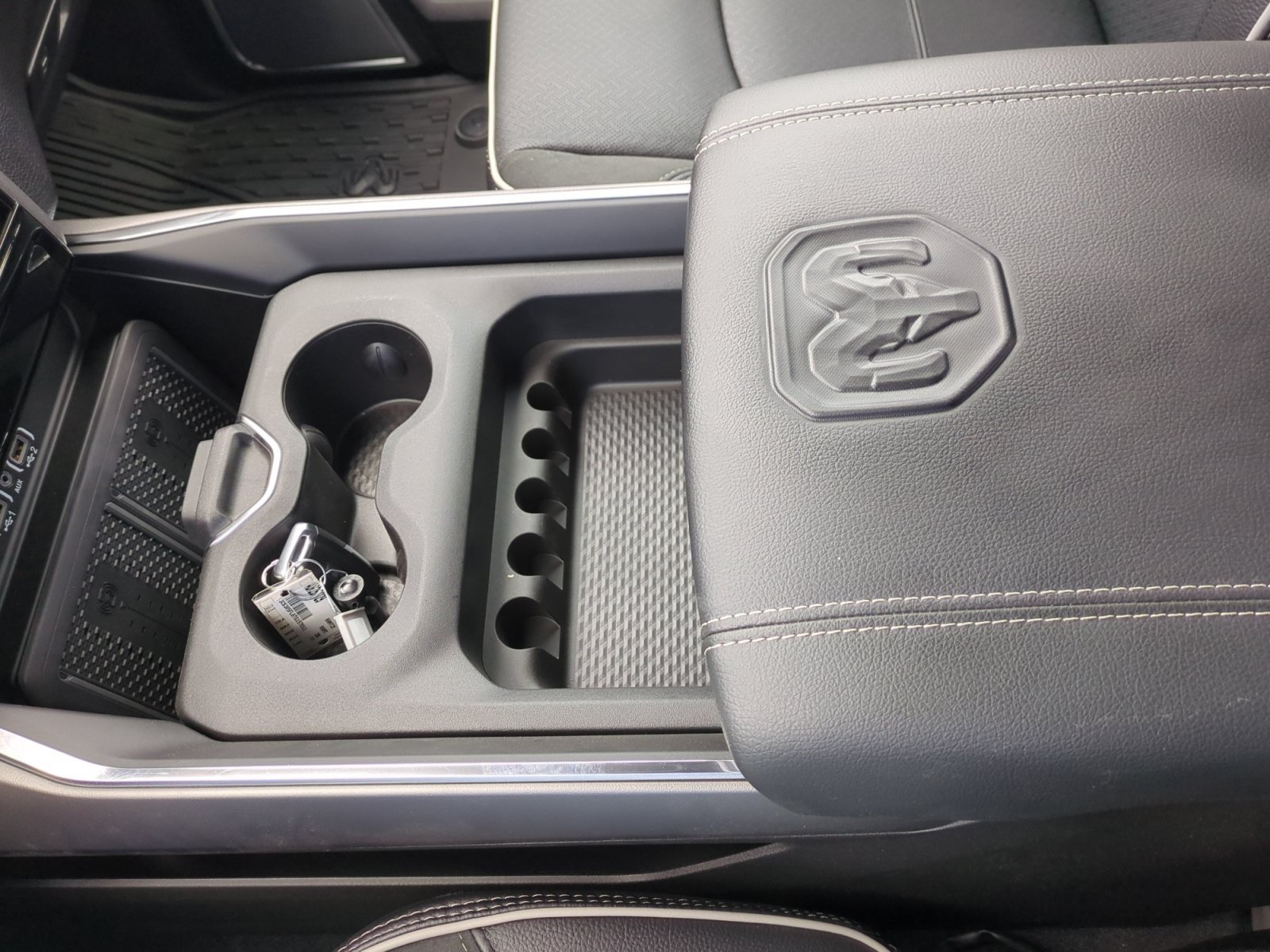 New 2026 RAM 2500 Laramie AWD/4WD image 15