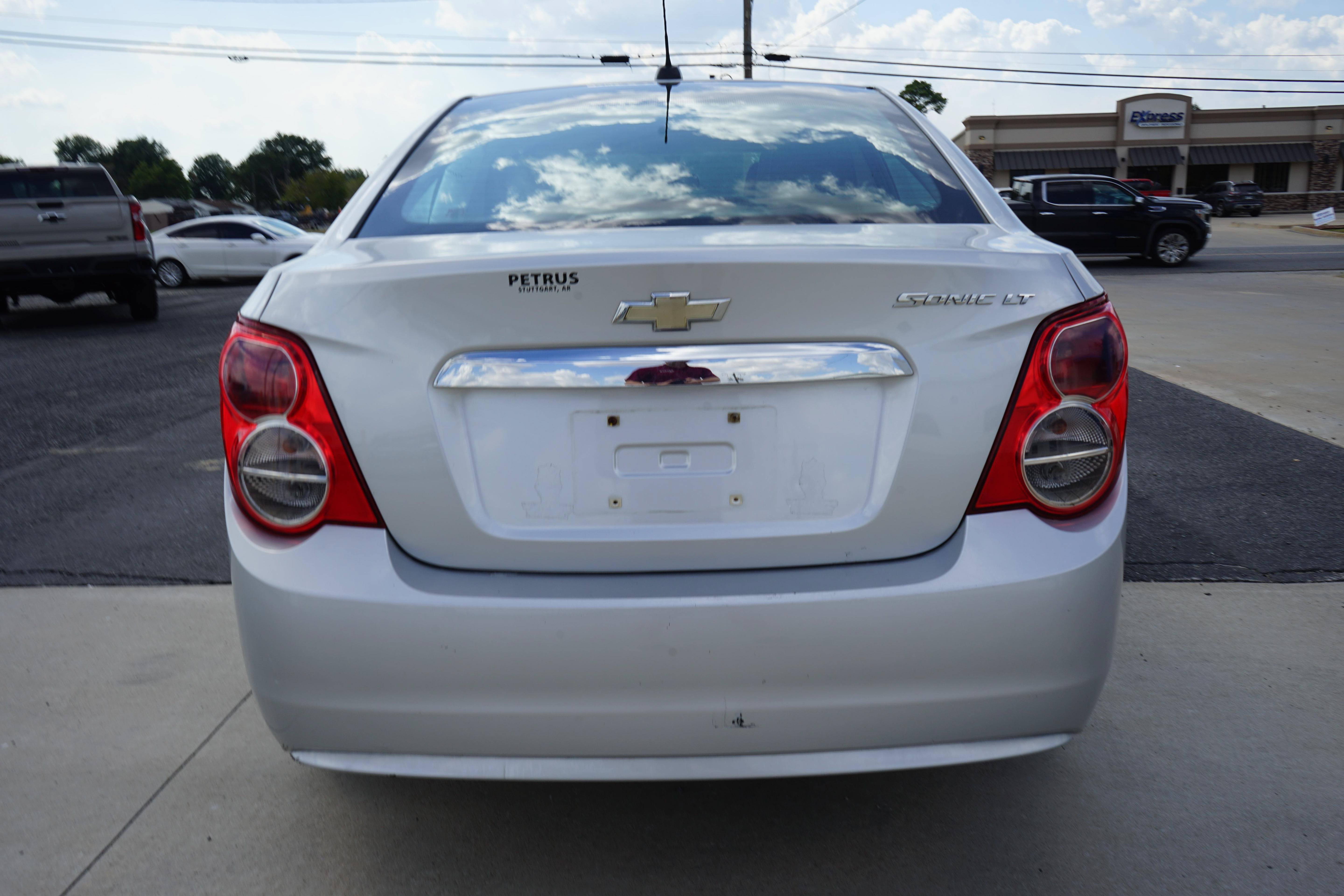 Used 2015 Chevrolet Sonic LT FWD image 4