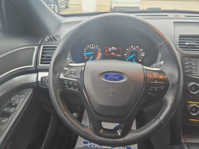 Used 2017 Ford Explorer XLT image 14