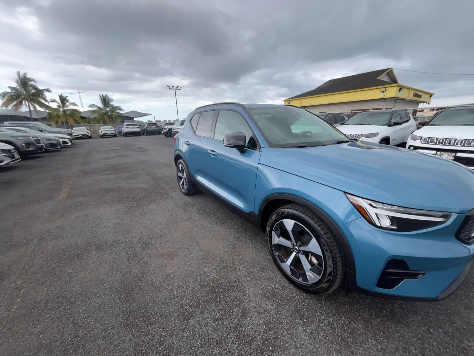 Used 2024 Volvo XC40 B5 Core AWD/4WD image 3