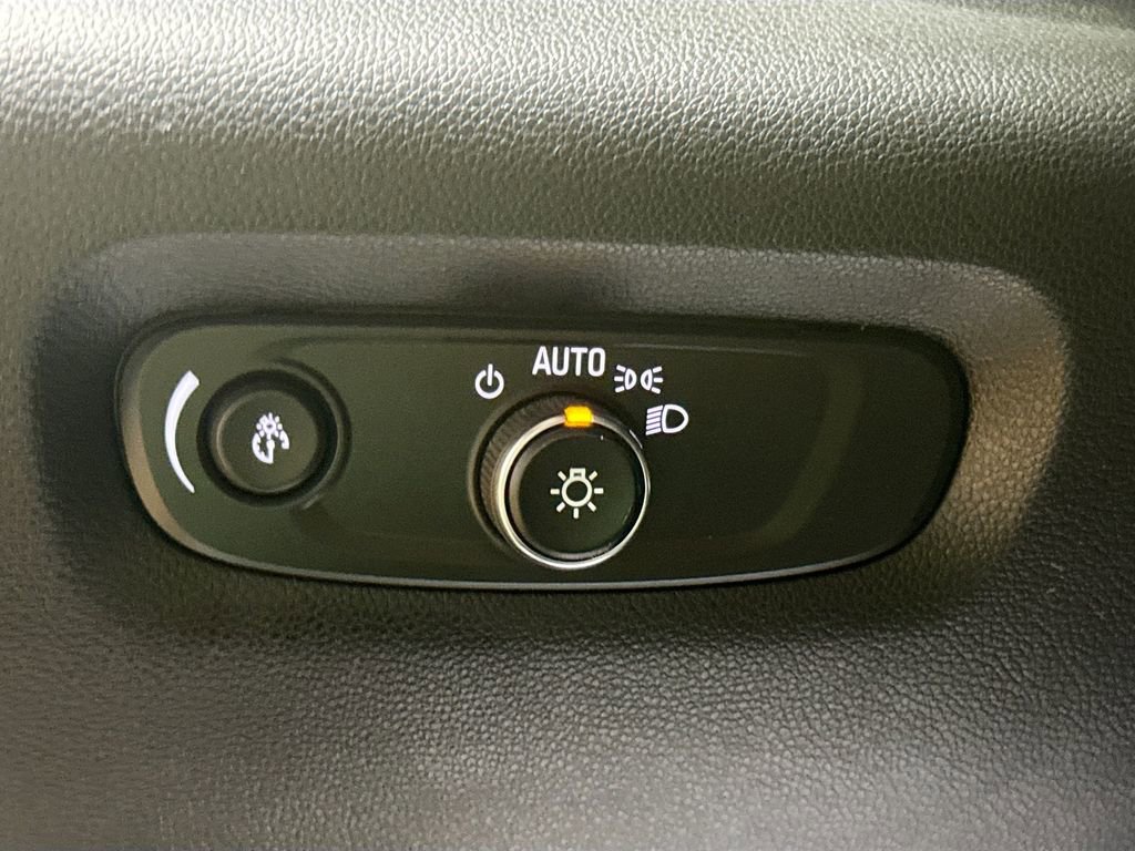 Used 2023 Chevrolet Traverse LT image 10