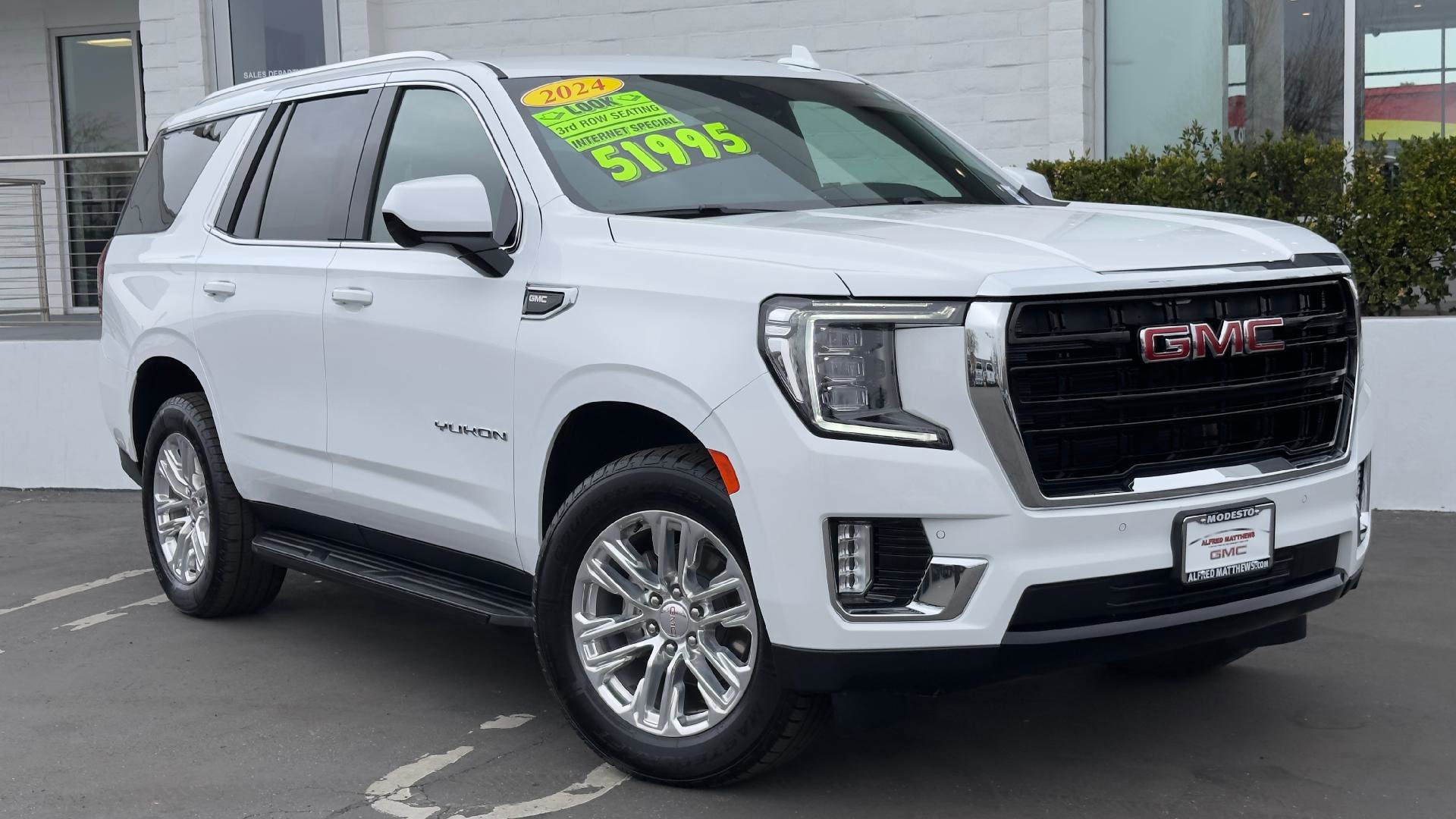 Used 2024 GMC Yukon SLE w/ Max Trailering Package image 2