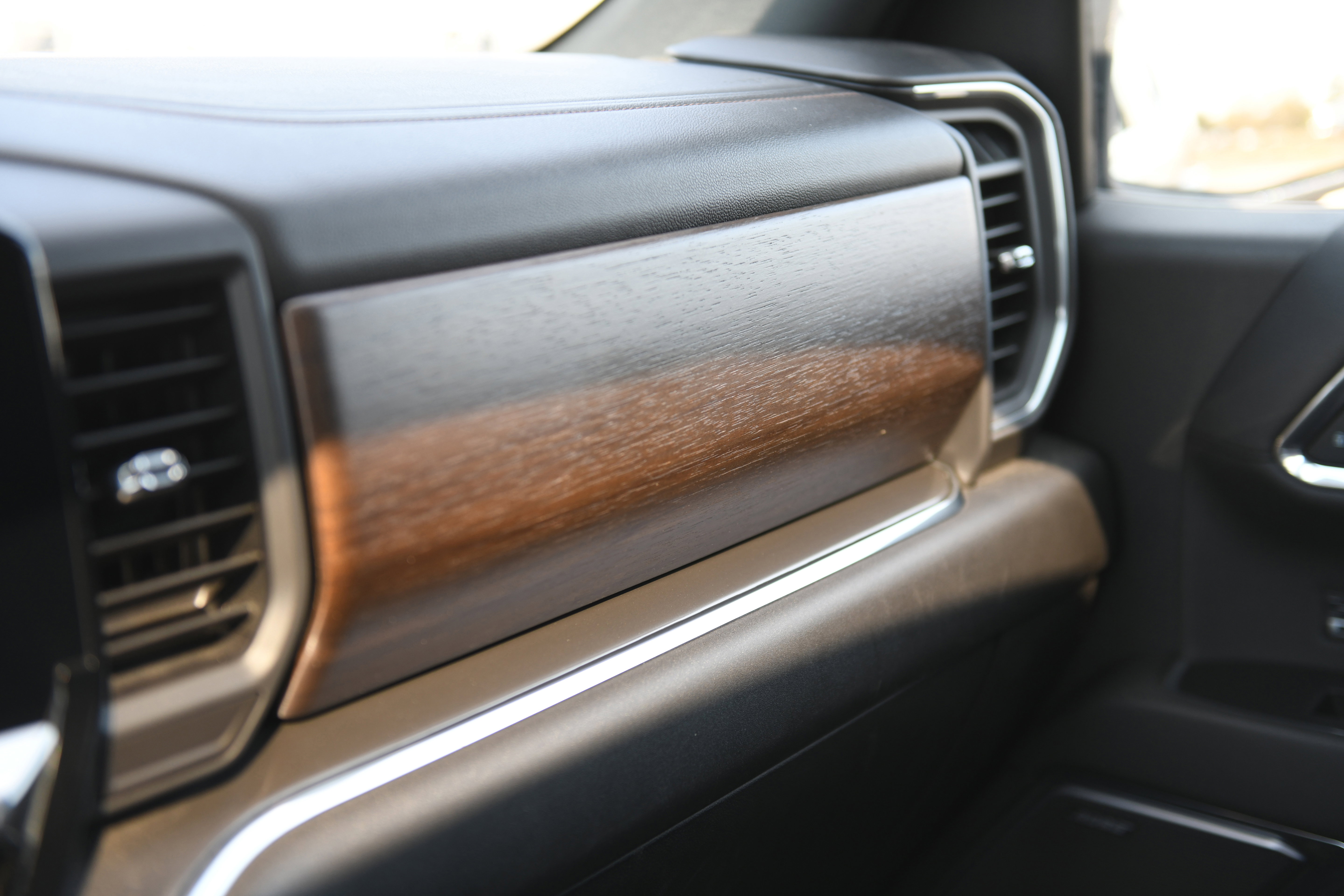 Used 2024 Chevrolet Silverado 1500 High Country w/ Technology Package image 20