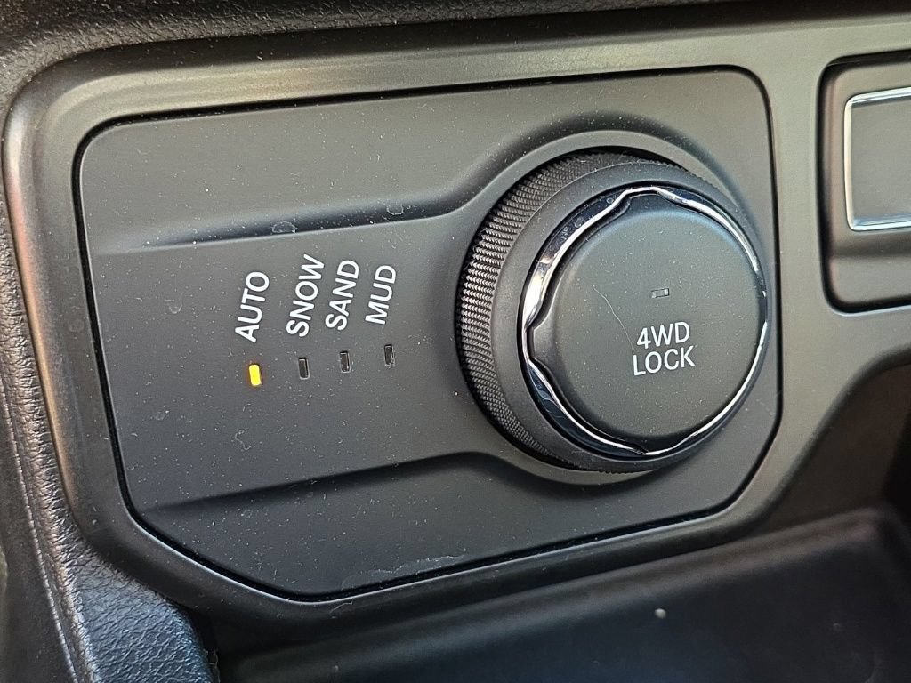 Used 2021 Jeep Renegade Latitude w/ Sun & Sound Group AWD/4WD image 11