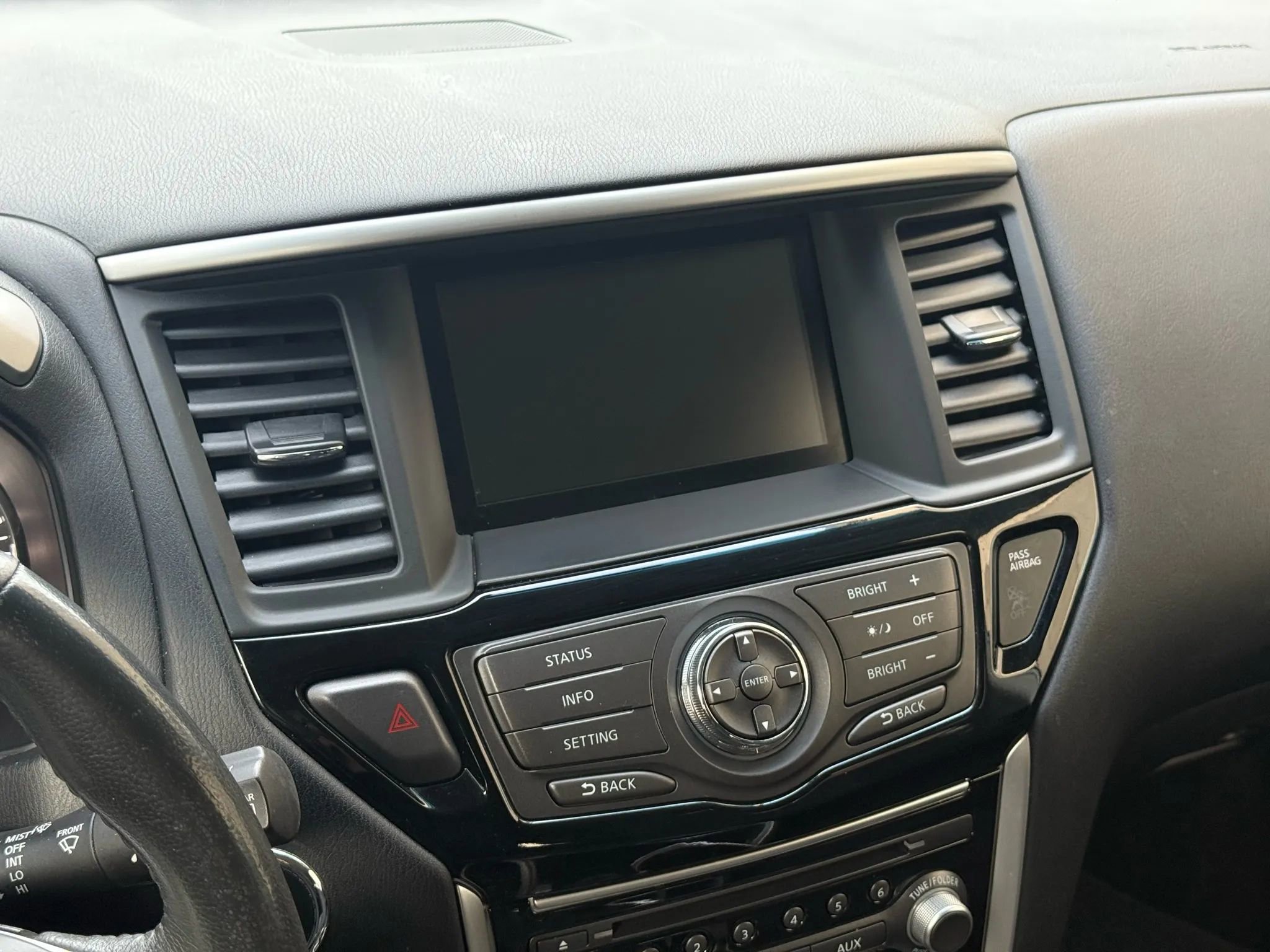 Used 2016 Nissan Pathfinder SV image 38