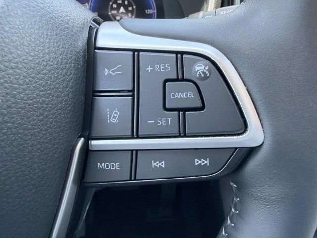 Used 2024 Toyota Highlander Limited image 26