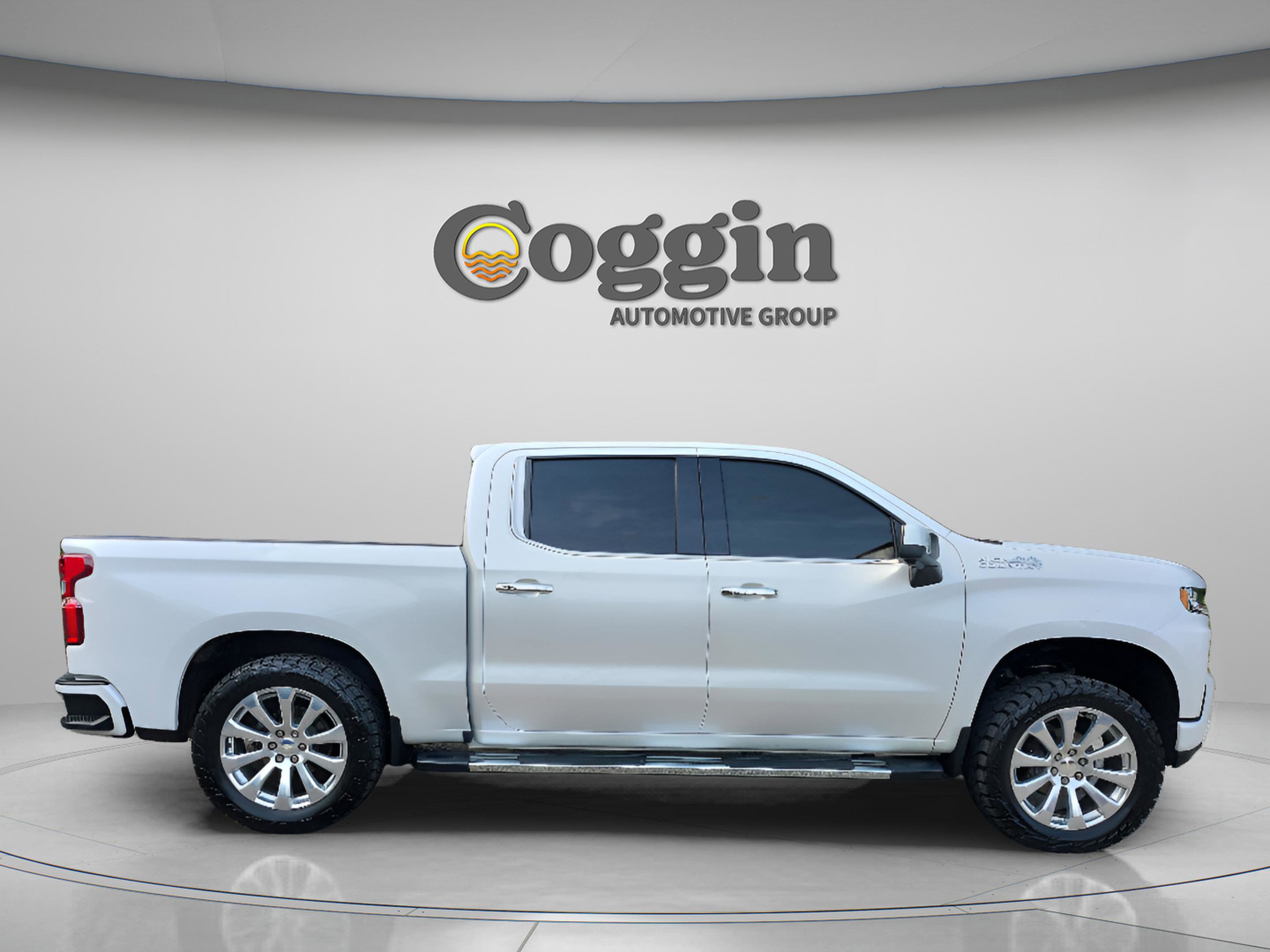 Used 2019 Chevrolet Silverado 1500 High Country w/ Technology Package AWD/4WD image 6