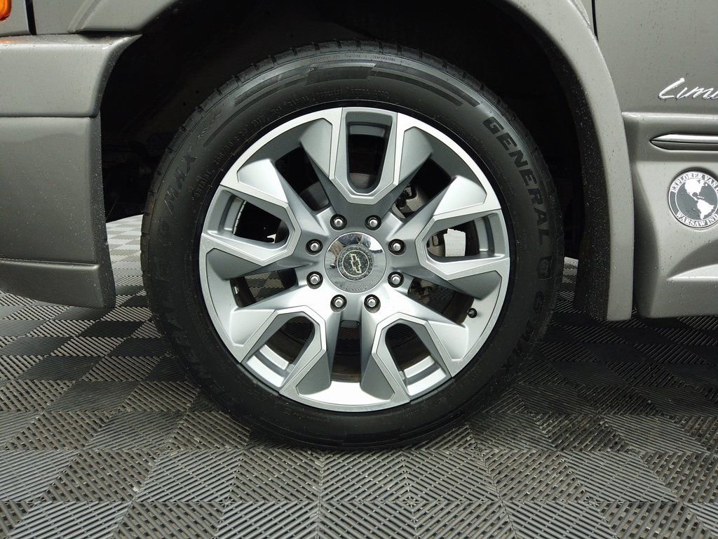 Used 2023 Chevrolet Express 2500 Extended image 15